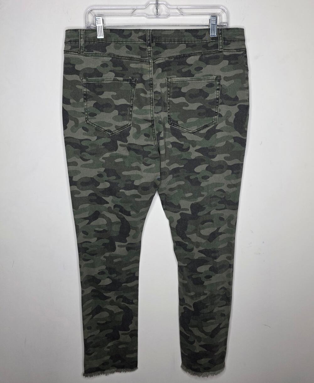 NWT Mudpie Rory green camouflage raw hem cotton blend pants jeans - medium